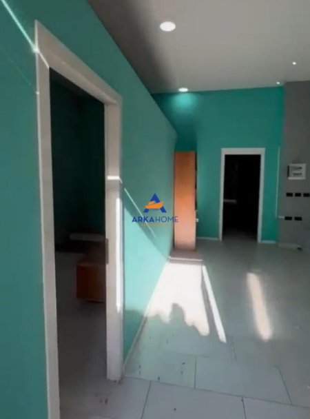 Tirane, jepet me qera ambjent biznesi Kati 0, 120 m² 520 € 