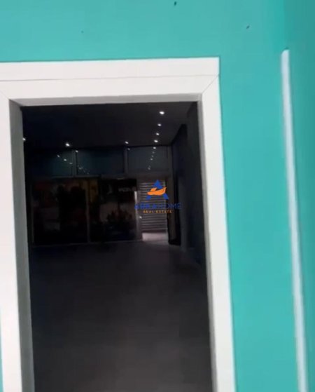Tirane, jepet me qera ambjent biznesi Kati 0, 120 m² 520 € 