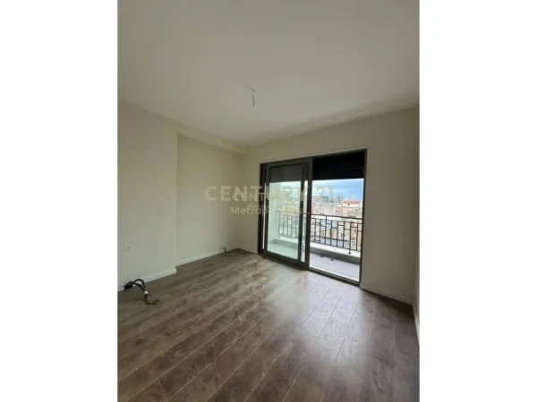 Tirane, shes apartament 2+1+Aneks+Ballkon Kati 6, 106 m² 265.000 € (Shkolla e Kuqe)