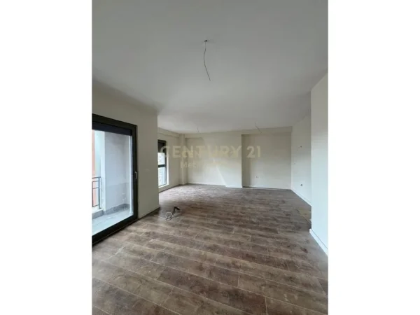 Tirane, shes apartament 2+1+Aneks+Ballkon Kati 6, 106 m² 265.000 € (Shkolla e Kuqe)