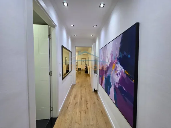 Tirane, jepet me qera apartament 2+1 Kati 9, 100 m² (Rruga e Kosovareve)