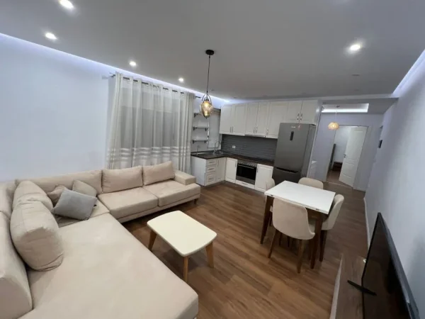 Tirane, jepet me qera apartament 1+1+Ballkon Kati 1, 70 m² 520 € (Selvia)