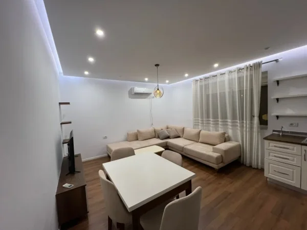 Tirane, jepet me qera apartament 1+1+Ballkon Kati 1, 70 m² 520 € (Selvia)