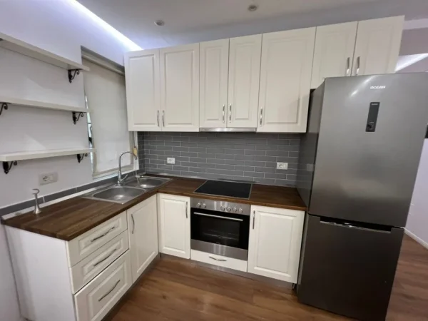 Tirane, jepet me qera apartament 1+1+Ballkon Kati 1, 70 m² 520 € (Selvia)