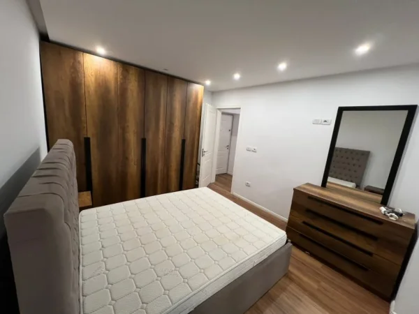 Tirane, jepet me qera apartament 1+1+Ballkon Kati 1, 70 m² 520 € (Selvia)