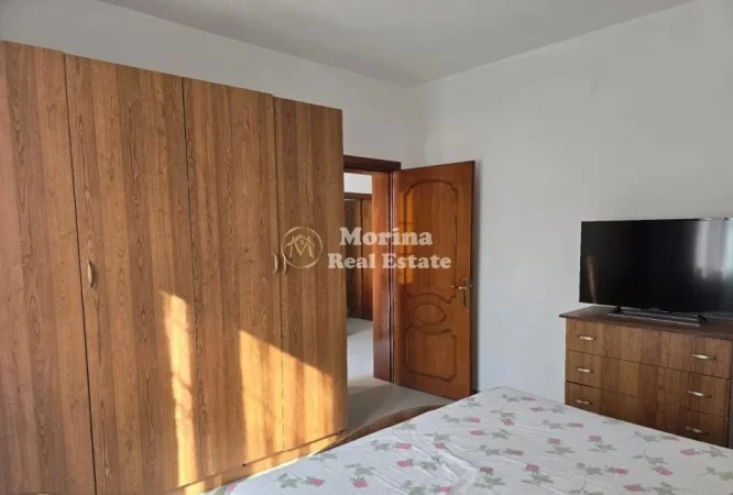 Tirane, jepet me qera shtepi 2+1 Kati 1, 100 m² 400 € (Laprake)