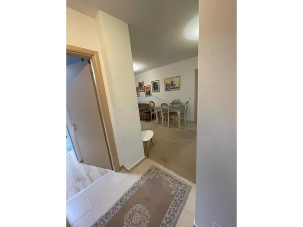 Tirane, shitet apartament 2+1+Ballkon Kati 4, 83 m²
