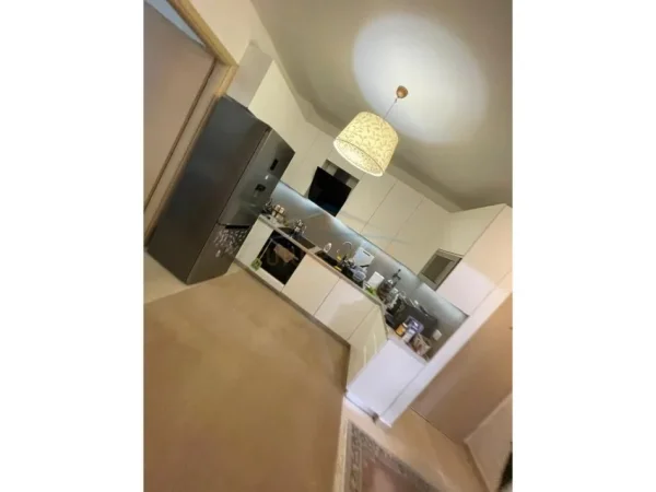 Tirane, shitet apartament 2+1+Ballkon Kati 4, 83 m²