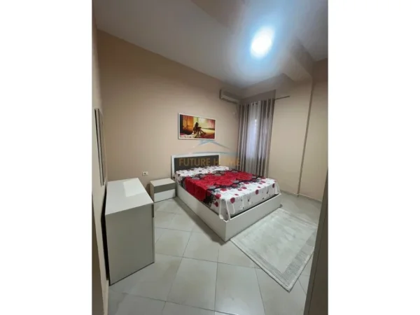 Tirane, jepet me qera apartament 1+1+Ballkon Kati 1, 89 m² 420 € (Fresk)