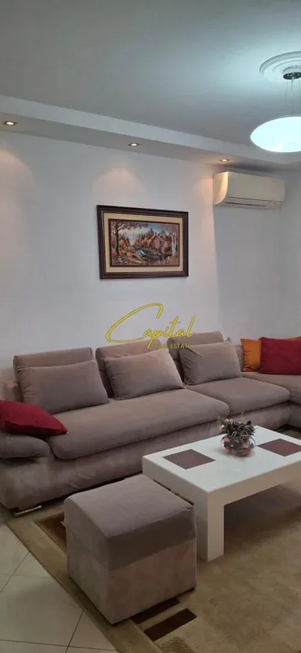 Tirane, jepet me qera apartament 2+1 Kati 3, 100 m² 650 € (VILAT AMERIKANE)