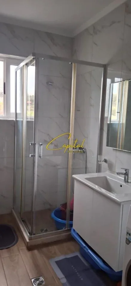 Tirane, jepet me qera apartament 2+1 Kati 3, 100 m² 650 € (VILAT AMERIKANE)