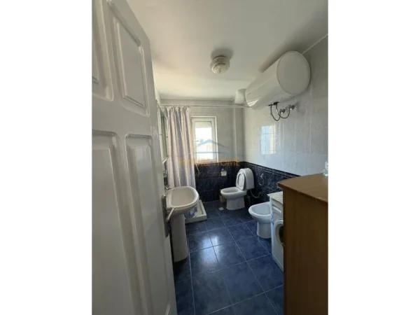 Tirane, jepet me qera apartament 3+1 Kati 4, 79 m² 800 € (Bulevardi Zogu i I)