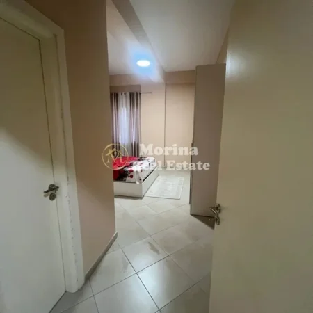Tirane, jepet me qera apartament 1+1 Kati 1, 89 m² 400 € (Fresku)