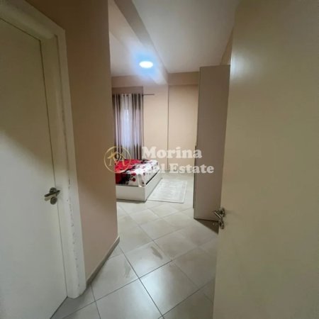 Tirane, jepet me qera apartament 1+1 Kati 1, 89 m² 400 € (Fresku)