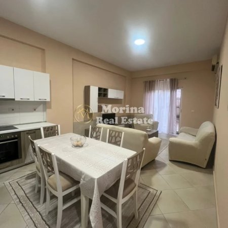 Tirane, jepet me qera apartament 1+1 Kati 1, 89 m² 400 € (Fresku)