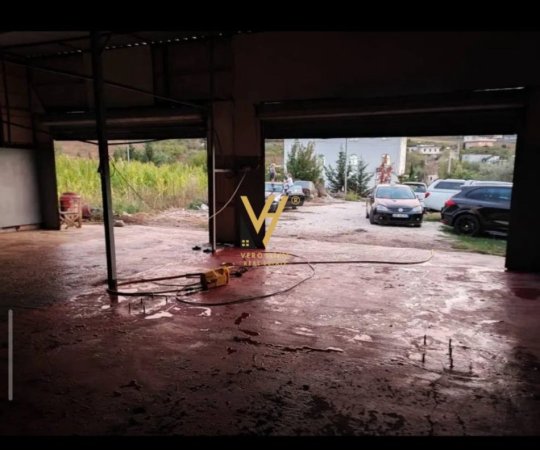 Tirane, jepet me qera magazine Kati 0, 370 m² 800 € (KOMBINAT)
