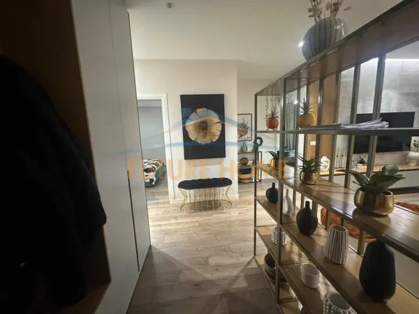 Tirane, jepet me qera apartament 3+1+Aneks+Ballkon Kati 4, 166 m² 2.300 € (rrugën e Kosovarëve, pranë "LE BON")