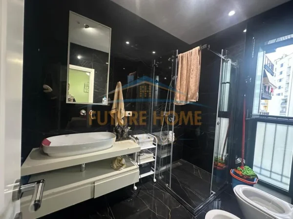 Tirane, jepet me qera apartament 3+1+Aneks+Ballkon Kati 4, 166 m² 2.300 € (rrugën e Kosovarëve, pranë "LE BON")