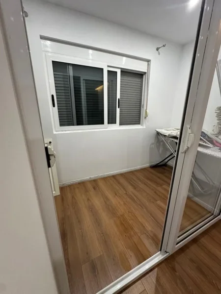 Tirane, jepet me qera apartament 1+1+Ballkon Kati 1, 67 m² 500 € (Pranë Selvisë)