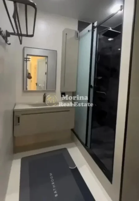 Tirane, jepet me qera apartament 1+1 Kati 3, 81 m² 700 € (Rruga Barrikadave)