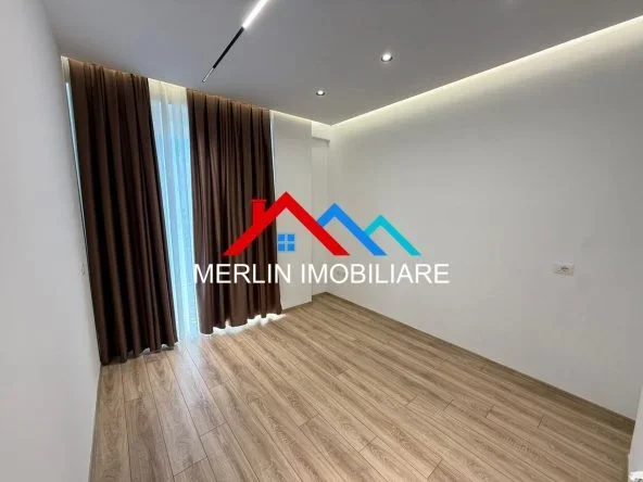 Tirane, jepet me qera zyre Kati 7, 110 m² 900 € (RRUGA VIKTOR EFTIMIU,VASIL SHANTO)