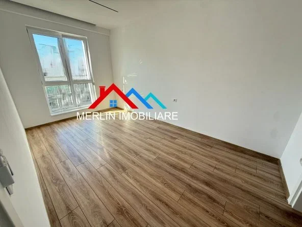 Tirane, jepet me qera zyre Kati 7, 110 m² 900 € (RRUGA VIKTOR EFTIMIU,VASIL SHANTO)
