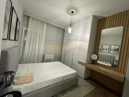 Tirane, jepet me qera 3+1+Ballkon Kati 1, 141 m² 1.500 € 