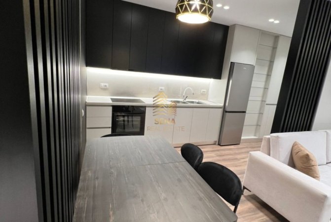 Tirane, jepet me qera apartament 2+1 Kati 7, 84 m² 700 € (Fusha e Aviacionit)