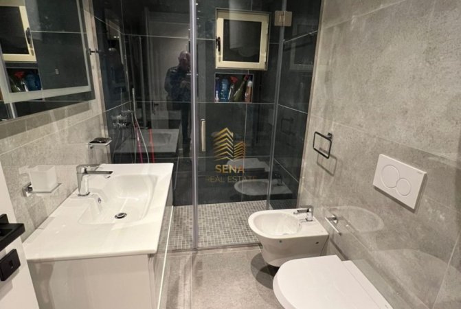 Tirane, jepet me qera apartament 2+1 Kati 7, 84 m² 700 € (Fusha e Aviacionit)