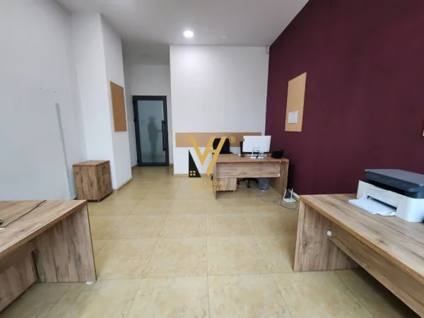 Tirane, jepet me qera zyre Kati 2, 36 m² 490 € (MYSLYM SHYRI)