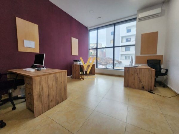 Tirane, jepet me qera zyre Kati 2, 36 m² 490 € (MYSLYM SHYRI)