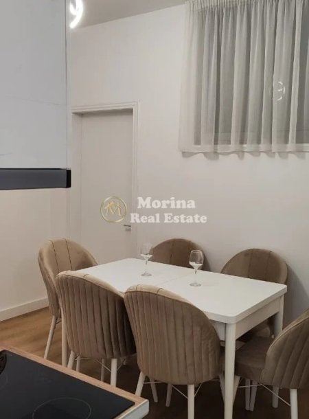 Tirane, jepet me qera apartament 1+1 Kati 5, 85 m² 1.000 € (Rruga e Kavajes)