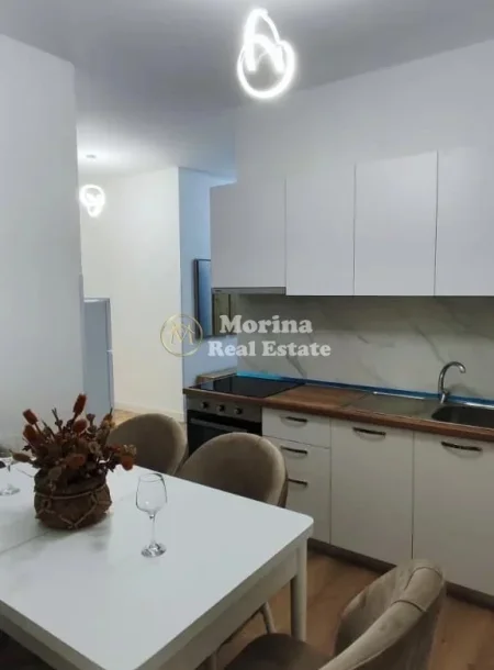 Tirane, jepet me qera apartament 1+1 Kati 5, 85 m² 1.000 € (Rruga e Kavajes)