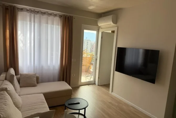 Tirane, jepet me qera apartament 1+1 Kati 7, 55 m² 500 € (Astir, prane Granda Hotel)