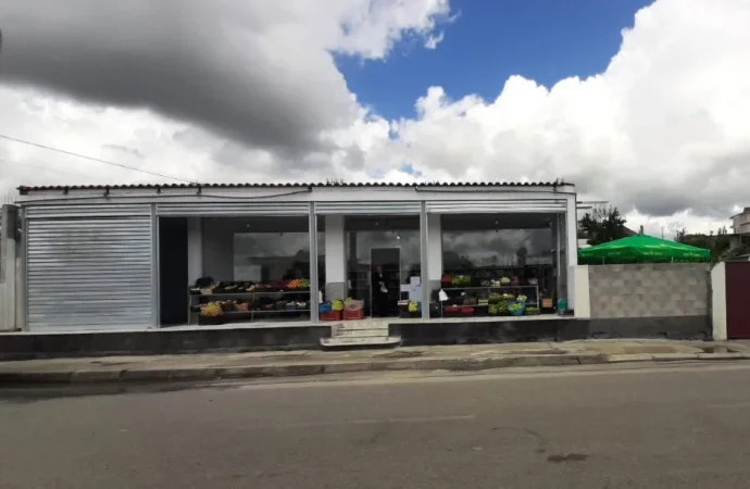 Tirane, jepet me qera ambjent biznesi Kati 0, 80 m² 600 € (Korabi)