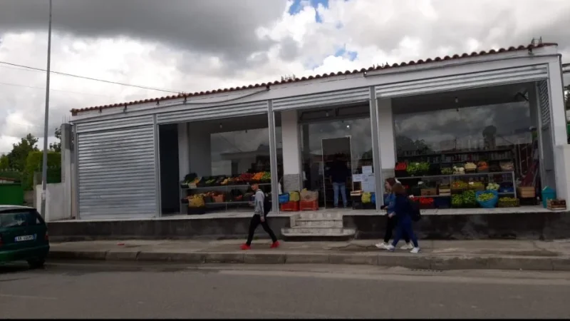 Tirane, jepet me qera ambjent biznesi Kati 0, 80 m² 600 € (Korabi)