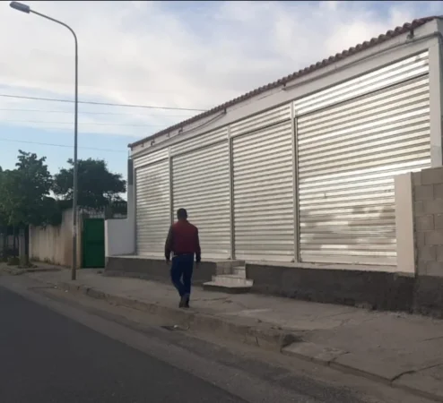 Tirane, jepet me qera ambjent biznesi Kati 0, 80 m² 600 € (Korabi)