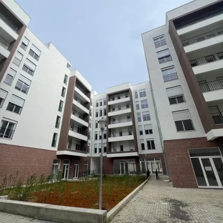 Tirane, shitet apartament 3+1 , 142 m² 