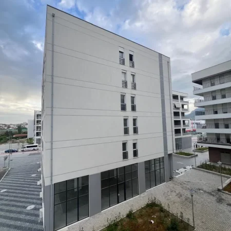 Tirane, shitet apartament 3+1 , 142 m² 