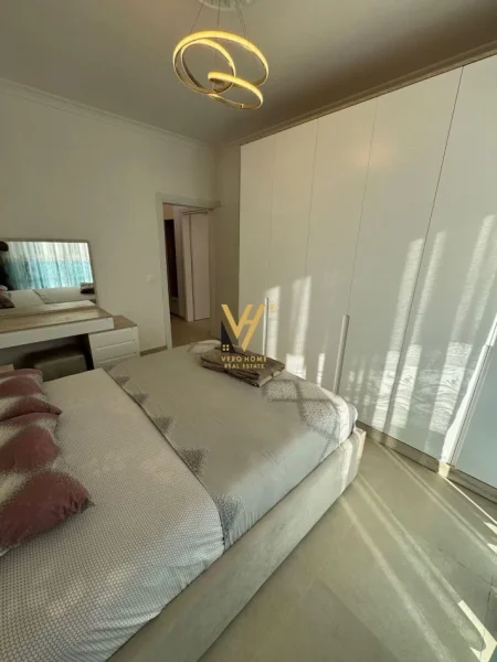 Tirane, jepet me qera apartament 1+1+Ballkon Kati 4, 76 m² 520 € (ISH SHESHI SHQIPONJA)