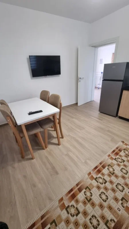 Jepet me Qira Apartament 1+1  450 € ,Ali Dem