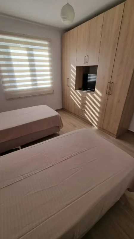Jepet me Qira Apartament 1+1  450 € ,Ali Dem