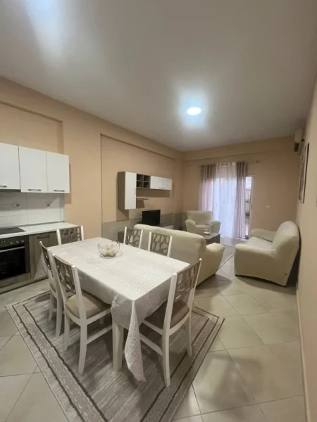 Tirane, jepet me qera apartament 1+1 Kati 1, 89 m² 400 € (fresku)