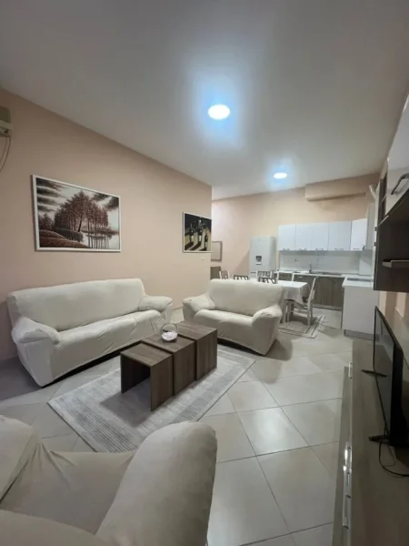 Tirane, jepet me qera apartament 1+1 Kati 1, 89 m² 400 € (fresku)