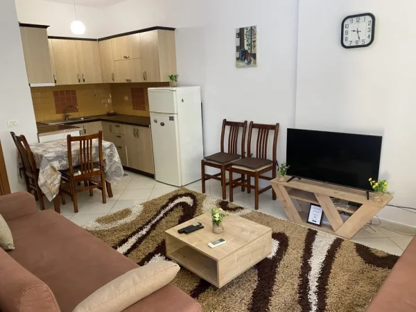 Tirane, jepet me qera apartament 1+1+Ballkon Kati 3, 70 m² 50.000 Lek (Liqeni i Thate Rruga Hamdi Sina)
