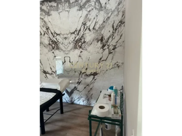 Tirane, jepet me qera ambjent biznesi Kati 0, 120 m² 1.500 € (Komuna e Parisit)