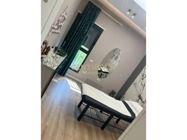 Tirane, jepet me qera ambjent biznesi Kati 0, 120 m² 1.500 € (Komuna e Parisit)