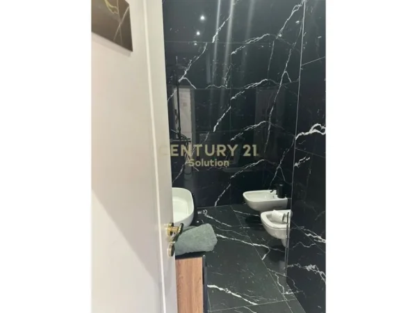 Tirane, jepet me qera ambjent biznesi Kati 0, 120 m² 1.500 € (Komuna e Parisit)