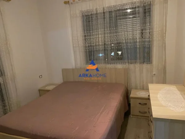 Tirane, jepet me qera apartament 2+1+Ballkon Kati 4, 74 m² 520 € 