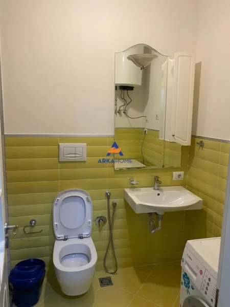 Tirane, jepet me qera apartament 2+1+Ballkon Kati 4, 74 m² 520 € 